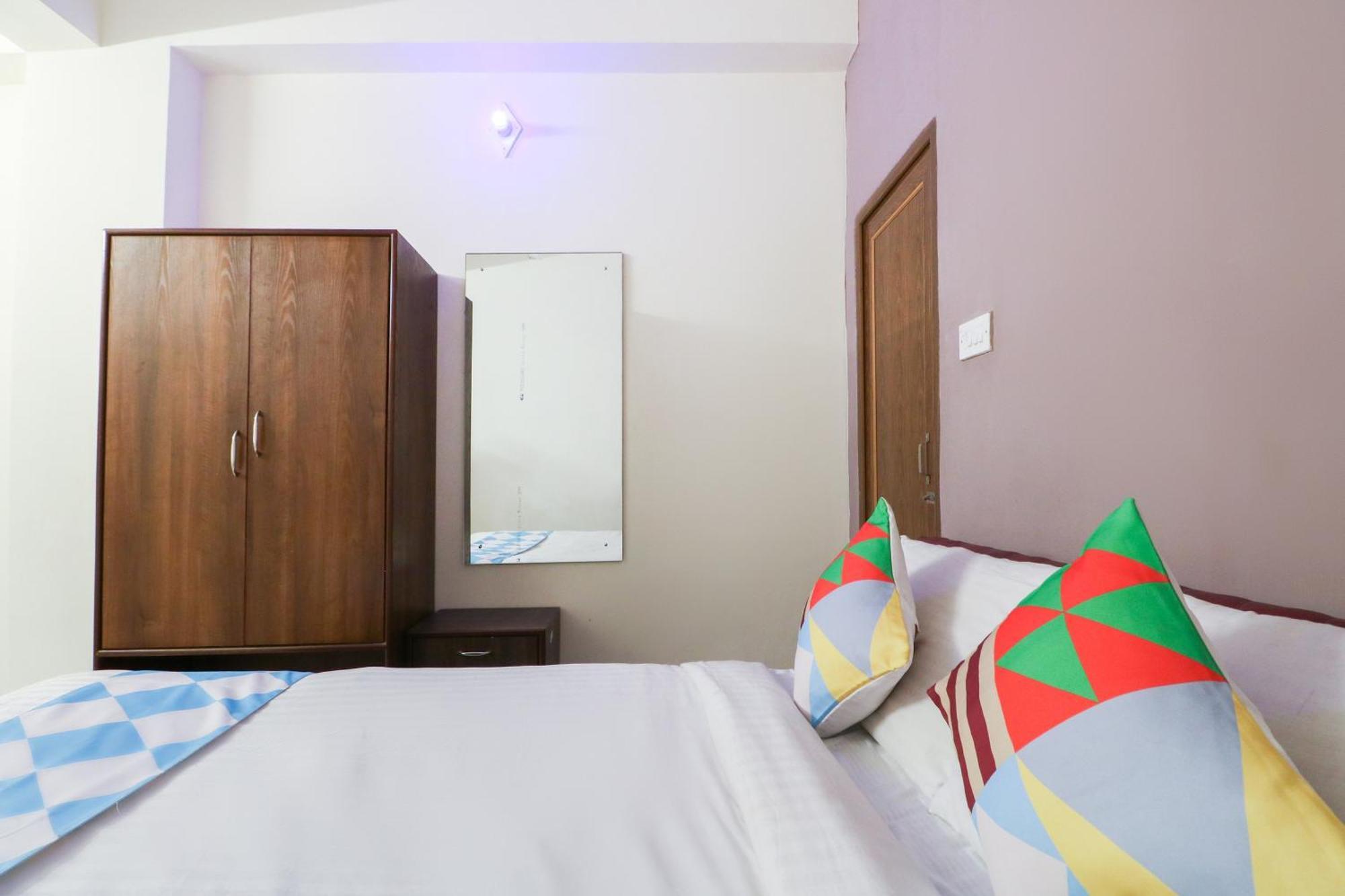 Hotel O Adri Hotels Near Dum Dum Metro Station Экстерьер фото